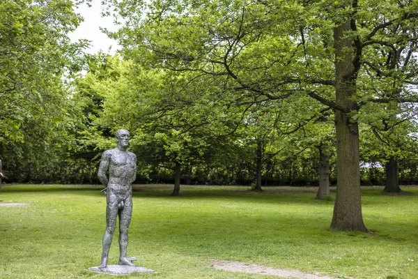 Wakefield Yorkshire Juni 2021 Elisabeth Frink Skulptur Stehender Mann Yorkshire — Stockfoto