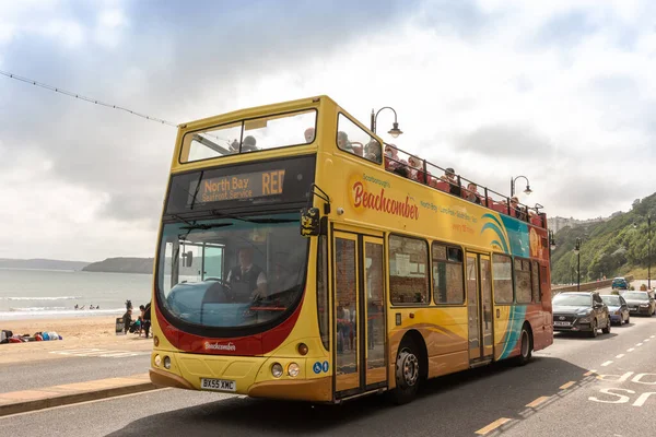 Scarborough Wielka Brytania Września 2021 Zwiedzanie Dwupiętrowego Autobusu Wybrzeżu Scarborough — Zdjęcie stockowe