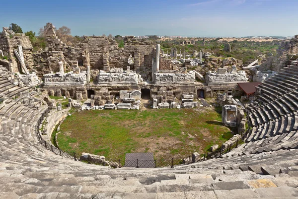 Ruínas do teatro romano em Side, Turquia . — Fotografia de Stock