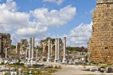 Perge Türkiye'de eski bir Anadolu kenti kalıntıları.