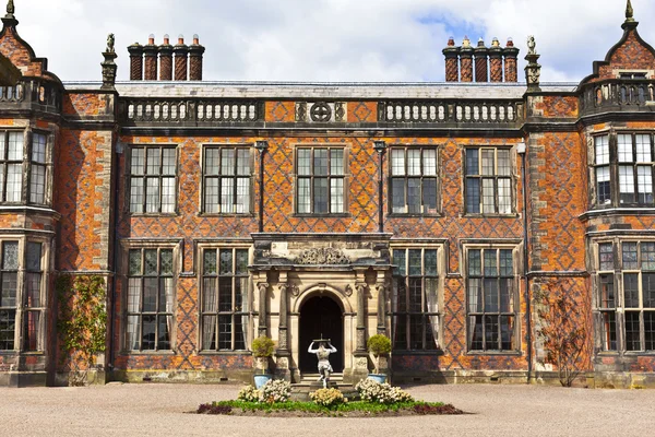 Casa senhorial inglesa histórica em Cheshire, Reino Unido . — Fotografia de Stock