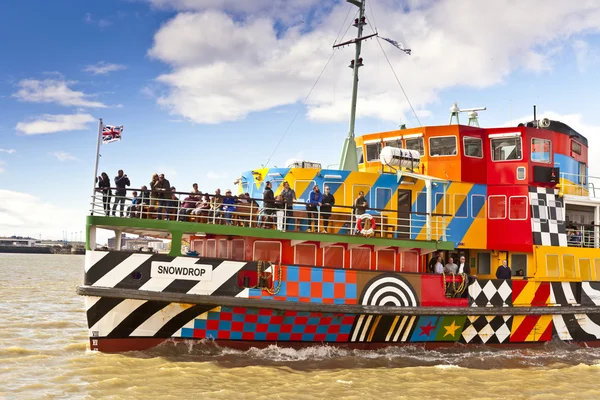 River Mersey Dazzle Ferry in Liverpool. — Stock Photo, Image