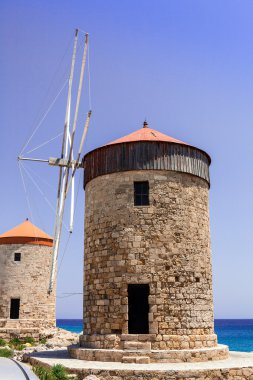 Rhodes Town tarihi yel değirmenleri.