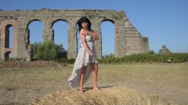 Roma 'daki parktaki kızın portresi