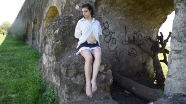 Roma 'daki parktaki kızın portresi