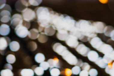 Yılbaşı renkli dağınık ışıklarının bulanık görüntüsü