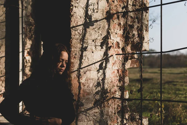 Immagine Dipinta Una Giovane Ragazza Nelle Pareti Antica Fortezza Durante — Foto Stock