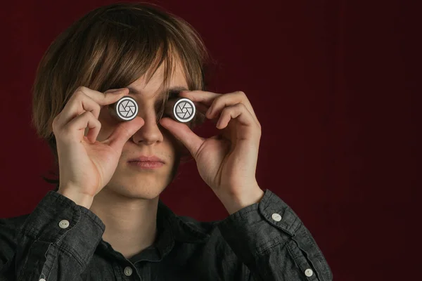 Colagem Imagens Jovem Rolos Metal Fundo Escuro — Fotografia de Stock