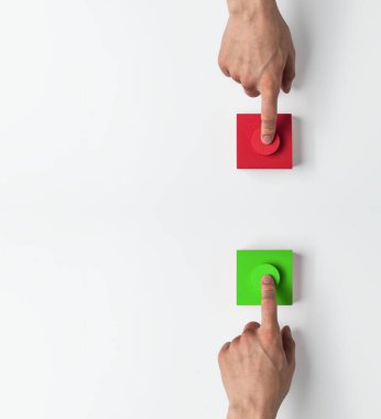 Başlangıç düğmesi şeklinde köpük kauçuktan yapılmış geometrik şekiller kolajı