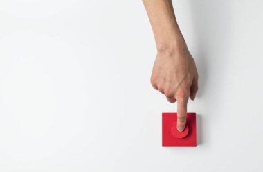 Başlangıç düğmesi şeklinde köpük kauçuktan yapılmış geometrik şekiller kolajı