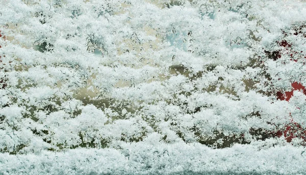 얼어붙은 서리로 자동차 유리의 — 스톡 사진