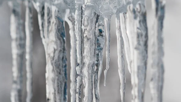 Gefrorene Eiszapfen Hängen Winter Vom Dach — Stockfoto