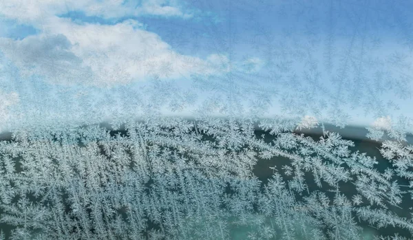 Autoglas Mit Gefrorenem Frost Mit Einer Vielzahl Von Mustern Überzogen — Stockfoto