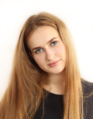 Dikey güzel genç kız portresi 