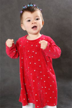 küçük eğlenceli kız