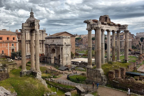 ROMA. ITÁLIA. FEVEREIRO 23 2016 Ruínas romanas antigas em Roma, ROMA . — Fotografia de Stock