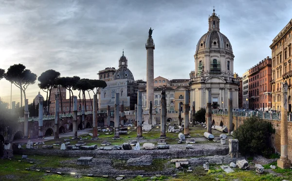 ROMA. ITALIA. 23 FEBRERO 2016 Antiguas ruinas romanas en Roma, ROMA . — Foto de Stock