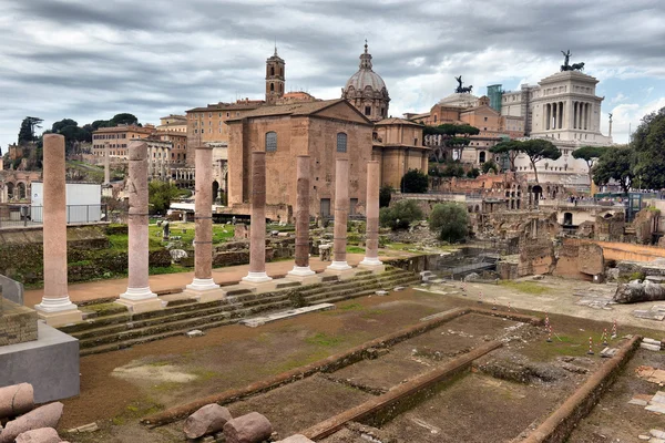 ROMA. ITALIA. 23 FEBRERO 2016 Antiguas ruinas romanas en Roma, ROMA . — Foto de Stock