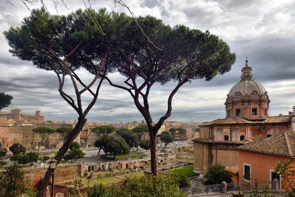 ROMA. ITALIA. 23 FEBRERO 2016 Antiguas ruinas romanas en Roma, ROMA . — Foto de Stock