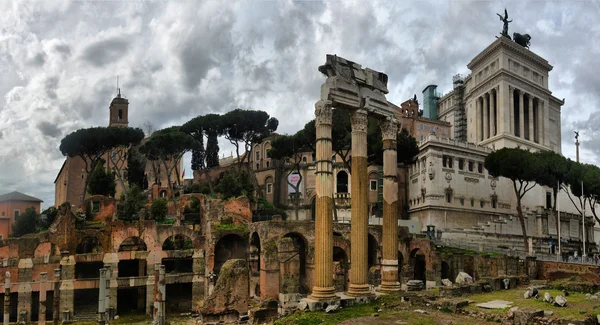 ROMA. ITALIA. 23 FEBRERO 2016 Antiguas ruinas romanas en Roma, ROMA . — Foto de Stock