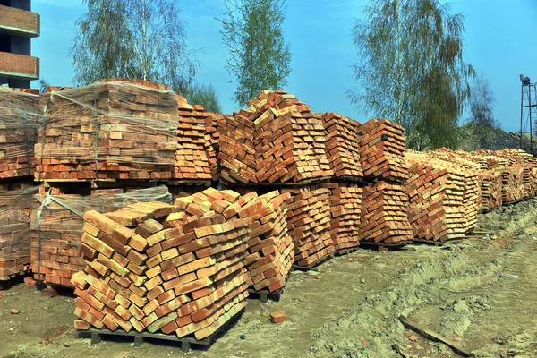 Warehouse bricks to construction sites — Stock Photo, Image
