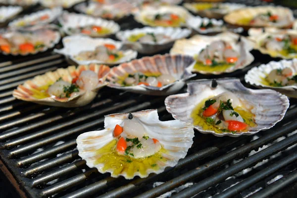 Charcoal-grilled scallop — Stock Photo, Image