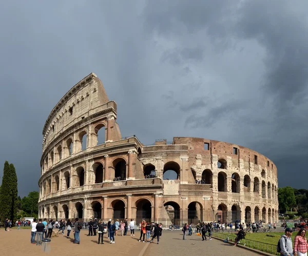 .ITALIA, ROMA, 05, MAYO, 2016, Coliseo en Roma, Italia — Foto de Stock