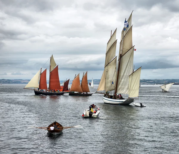 法国，Duarnenez，21，7 月，到 2016 年，帆船在湾 — 图库照片
