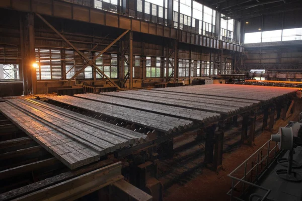 Stahlproduktion Elektroöfen Funken Aus Geschmolzenem Stahl Elektrischer Lichtbogenofen Metallurgische Produktion — Stockfoto