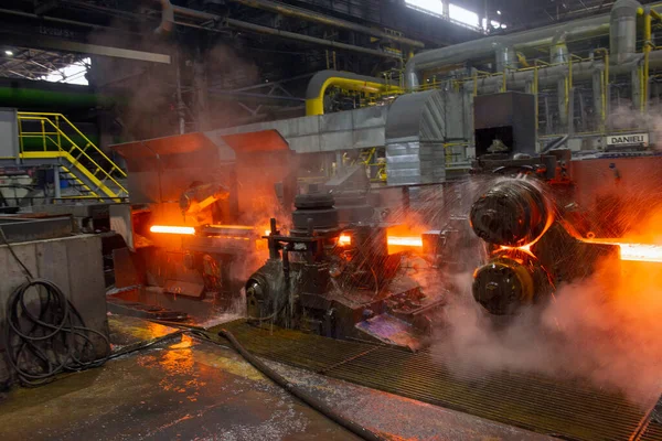 Hot Steel Conveyor Steel Mill Hot Rolled Rebar — Stock Photo, Image