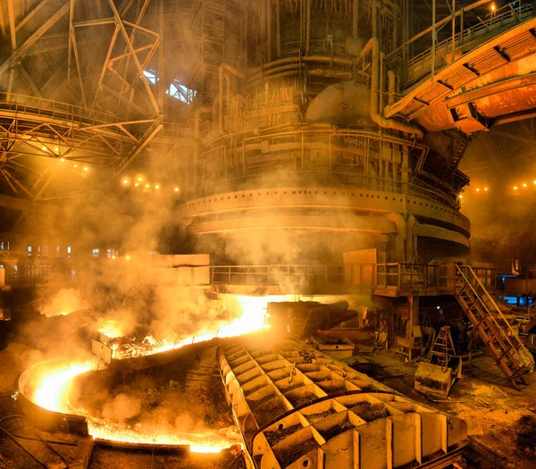 Blast Furnace Iron Tapping Hot Steel Poured Another Pan — Stock Photo, Image