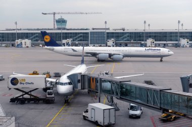 Münih, Almanya, Septembre 2014: Lufthansa airbus uçak parke