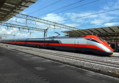 yüksek hızlı tren tren istasyonunda