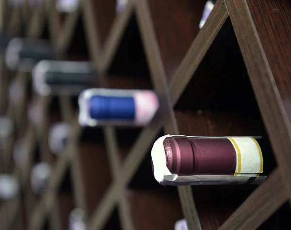 Vino rosso e bianco in bottiglia — Foto Stock