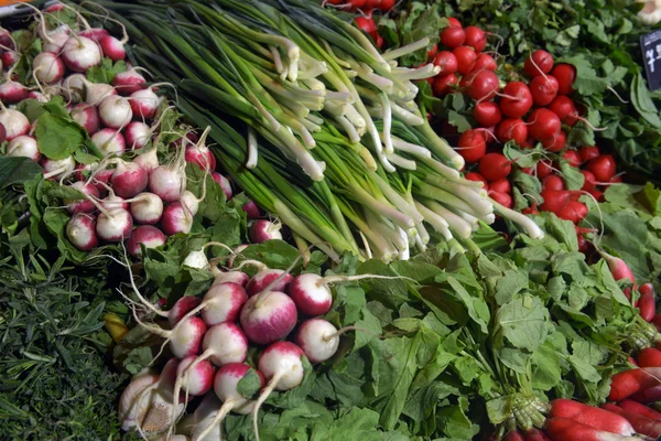 Otlar ve sebze süpermarket — Stok fotoğraf