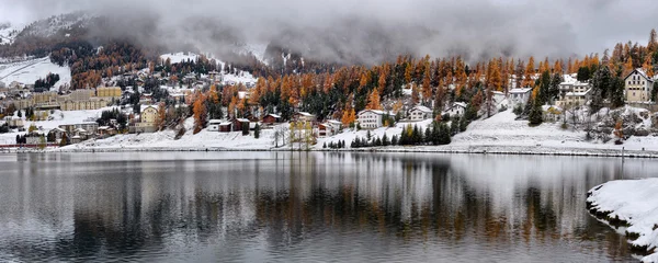 Jezero St. Moritz s prvním sněhem na podzim — Stock fotografie