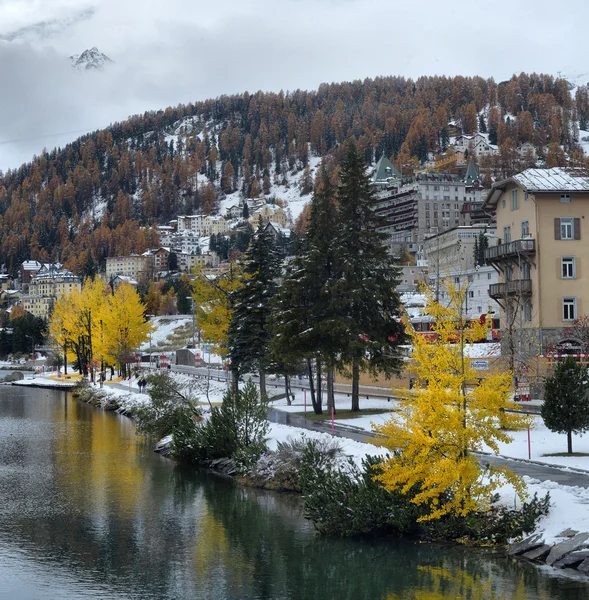 Lake St. Moritz with the first snow in the autumn — Stock Photo, Image