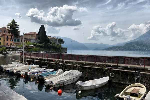 Al igual que Como, Italia, 24 abril 2014, Paisaje de primavera en el lago de Como , —  Fotos de Stock