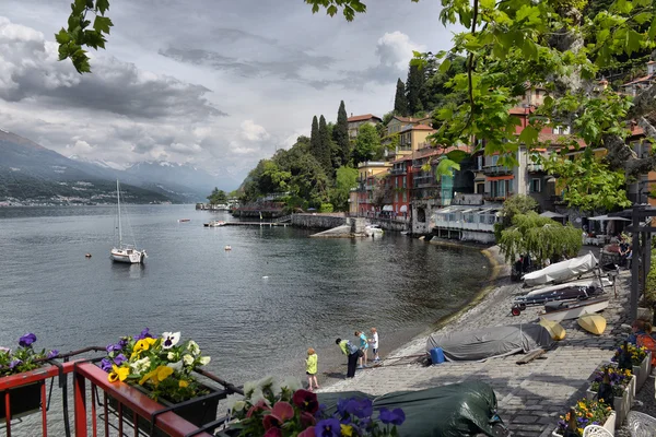 Al igual que Como, Italia, 24 abril 2014, Paisaje de primavera en el lago de Como , —  Fotos de Stock