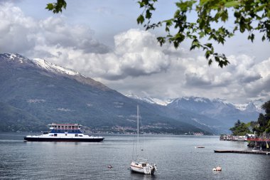 Como, İtalya gibi 24 Nisan 2014, peyzaj üzerinde Como Gölü bahar, 