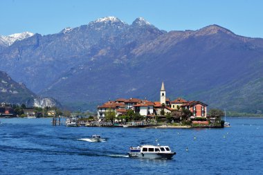 Isola Pescatori-İtalya 25 Nisan 2013: balıkçı köyü Isola dei P