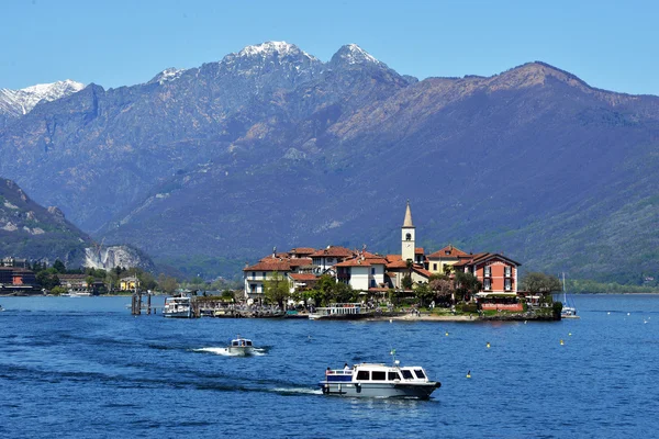Isola Pescatori-İtalya 25 Nisan 2013: balıkçı köyü Isola dei P