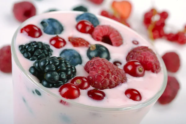 Yogurt di bacche con bacche — Foto Stock
