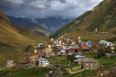 Svaneti, Gürcistan'daki Alp Köyü