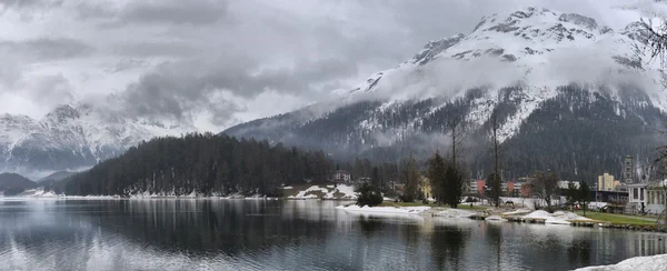 Lago St. Moritz no outono — Fotografia de Stock