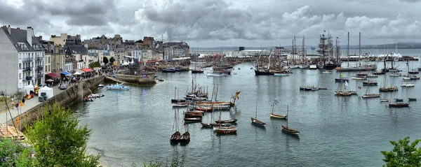 FRANCE. DOUARNENEZ-JULY-20, 2012: festival of sailing in the por — Stock Photo, Image