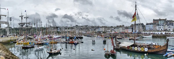 FRANCE. DOUARNENEZ-JULY-20, 2012: festival of sailing in the por — Stock Photo, Image