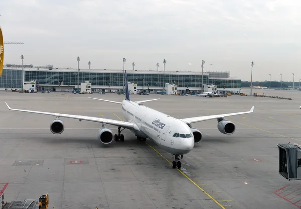 MUNIKK, GERMANY, SEPTEMBRE 2014: Lufthansa airbus parke – stockfoto