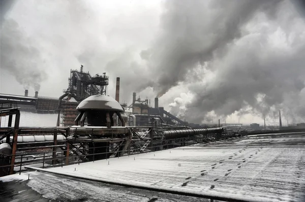 La fumée de l'industrie lourde est mise en évidence — Photo