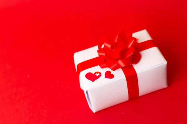 White Gift Box Red Bow Red Background Copy Space — Stock Photo, Image